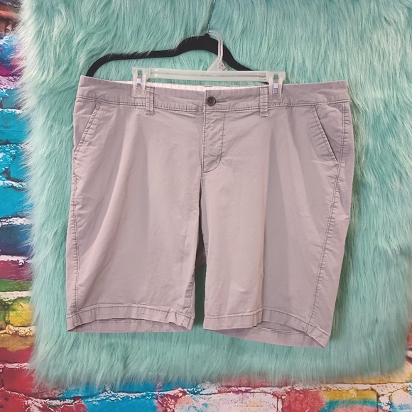 Old Navy Pants - Old Navy Gray Plus Regular Shorts Size 16